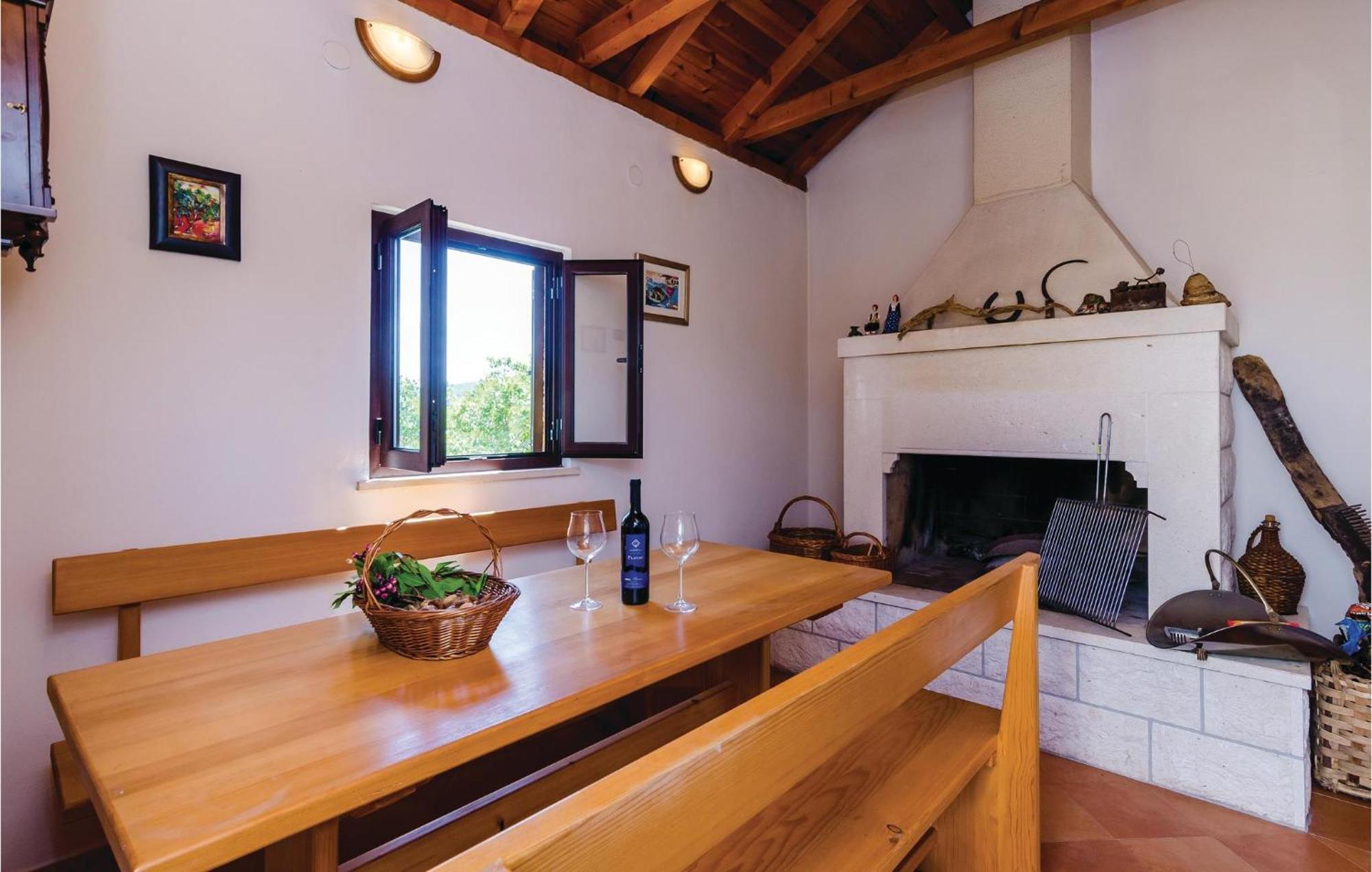 Beautiful Home In Oslje With Kitchen Exteriör bild